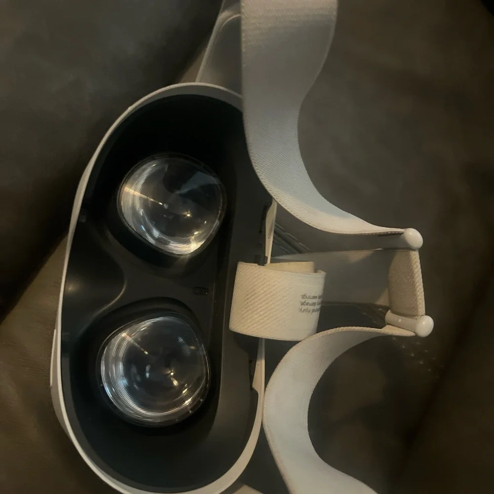 Standalone VR Headset with Controllers - White